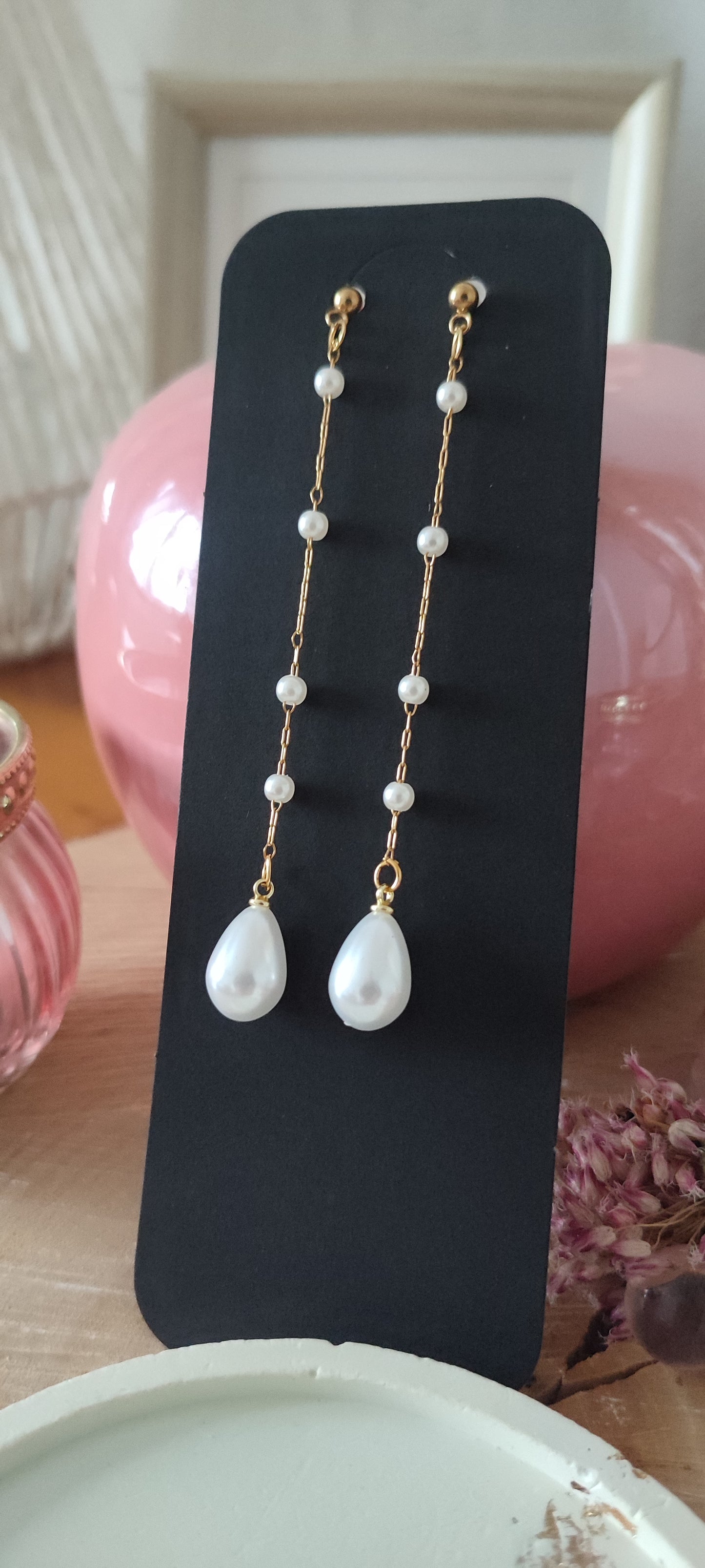 Boucles d'oreilles pendantes perles blanches