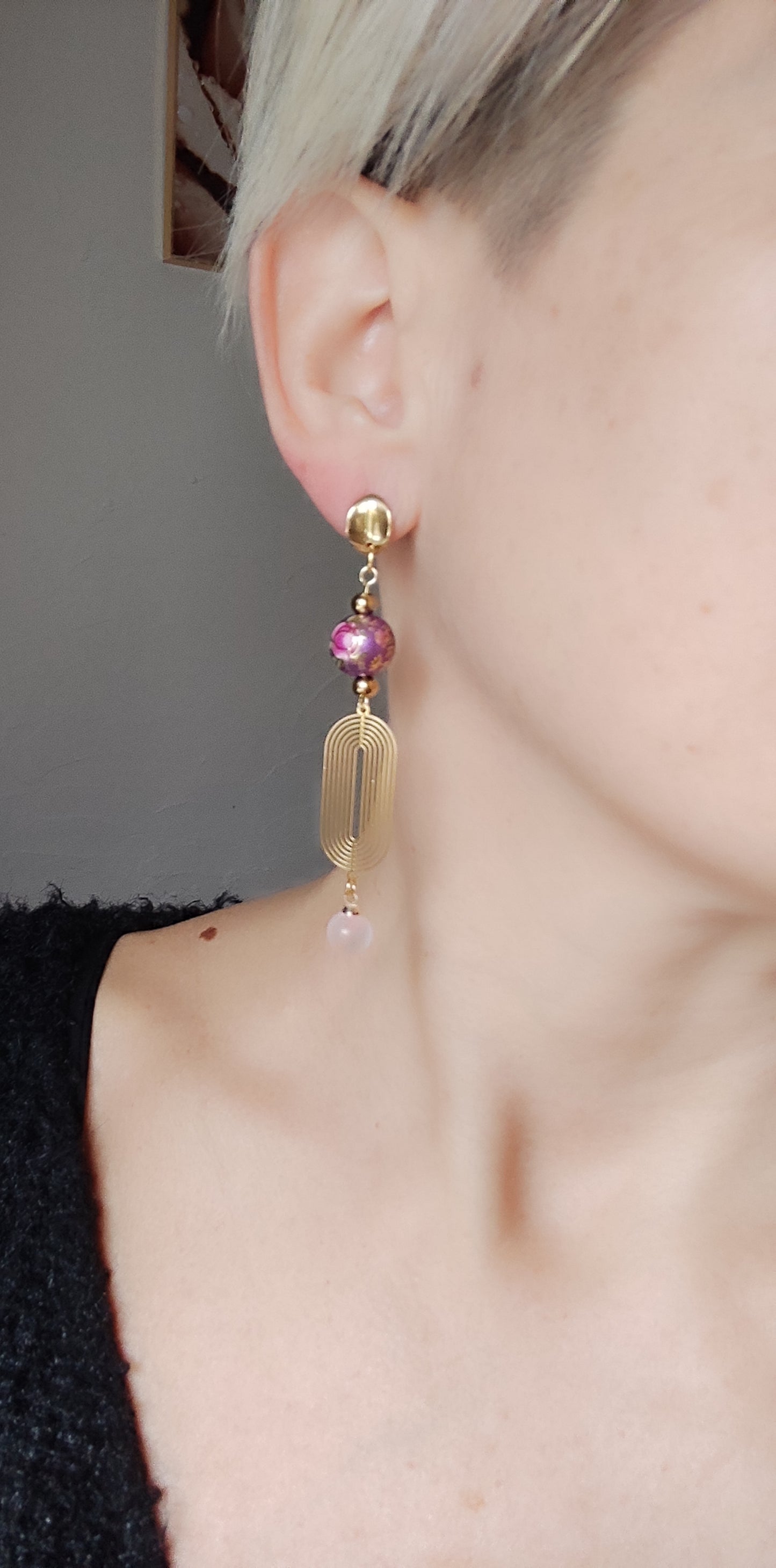 Boucles d'oreilles pendantes, perles roses